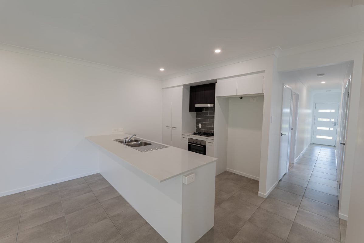 Real Estate - Invest in a Dual Key (Indoor view)