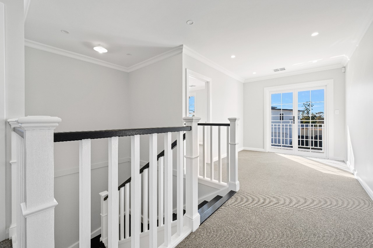 Real Estate - Invest in a Dual Key (Indoor view)